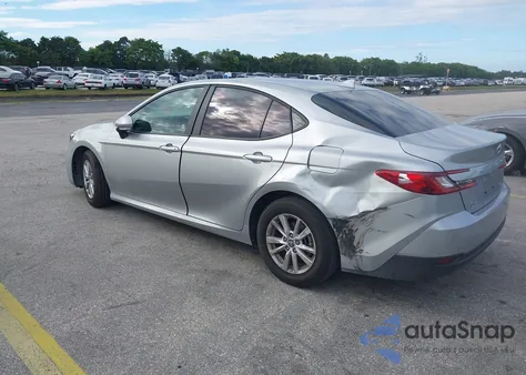 2026 Toyota Camry Le z USA, uszkodzony, nr VIN 4T1DAACK1TU211380